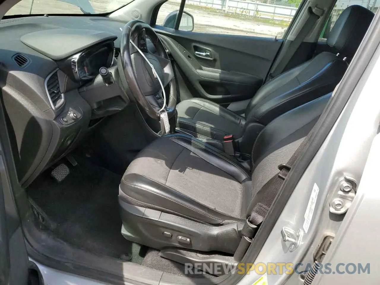 7 Фотография поврежденного автомобиля 3GNCJLSBXKL381637 CHEVROLET TRAX 2019