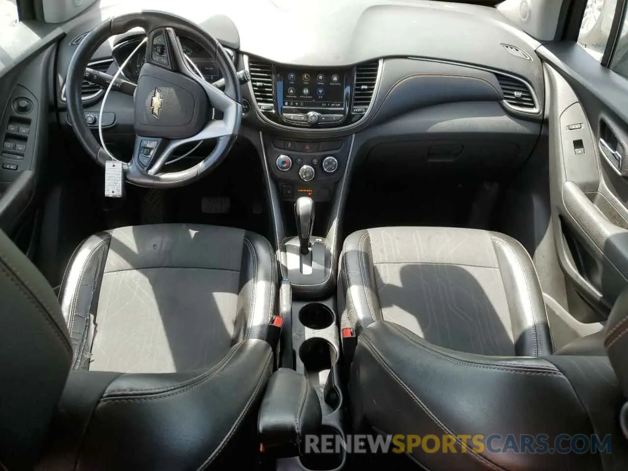 8 Фотография поврежденного автомобиля 3GNCJLSBXKL381637 CHEVROLET TRAX 2019