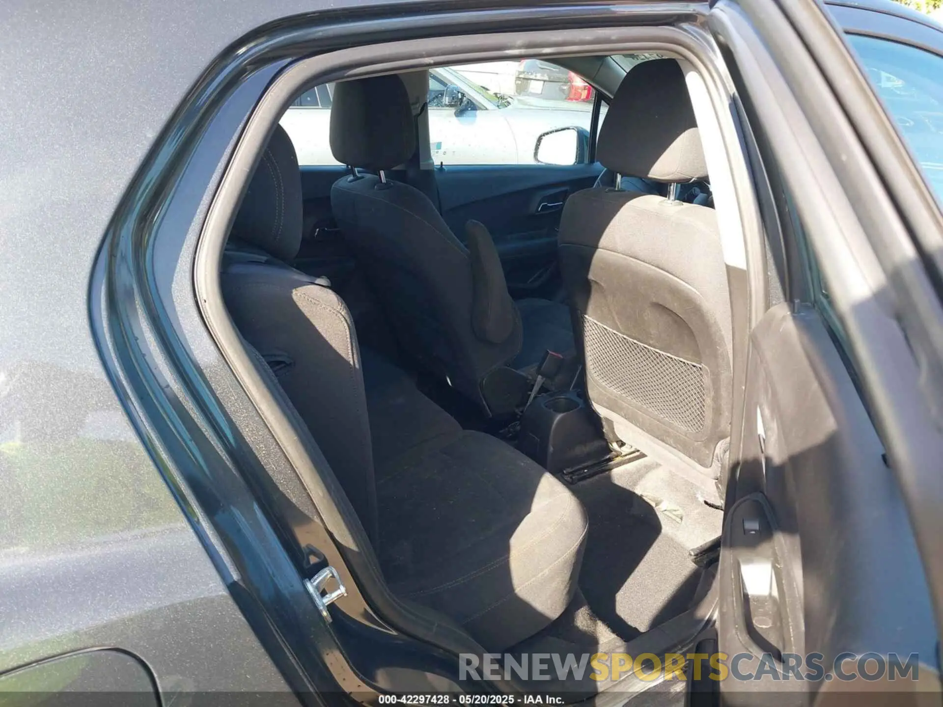 8 Фотография поврежденного автомобиля 3GNCJNSB0KL270140 CHEVROLET TRAX 2019