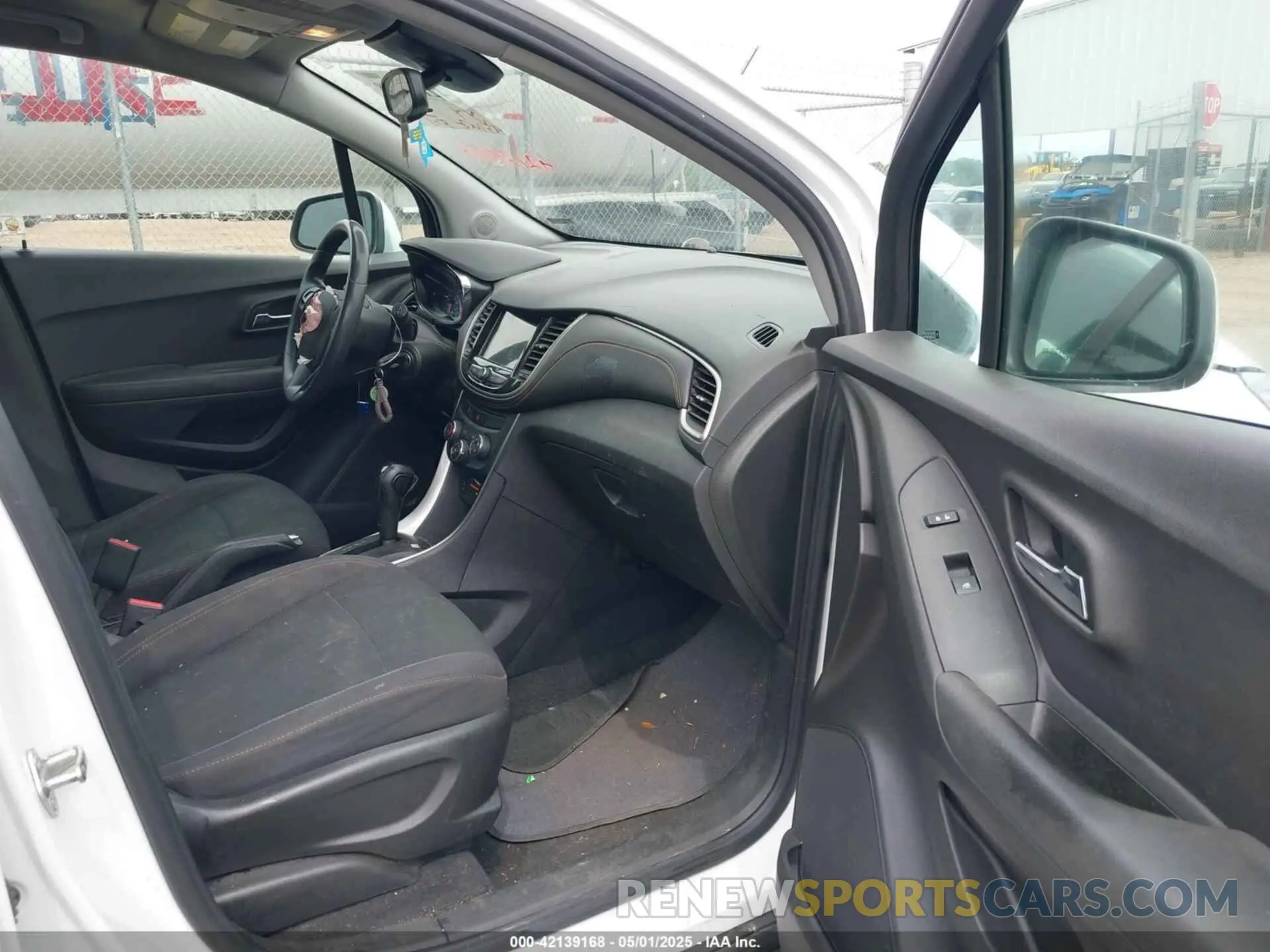 5 Фотография поврежденного автомобиля 3GNCJNSB1KL290607 CHEVROLET TRAX 2019