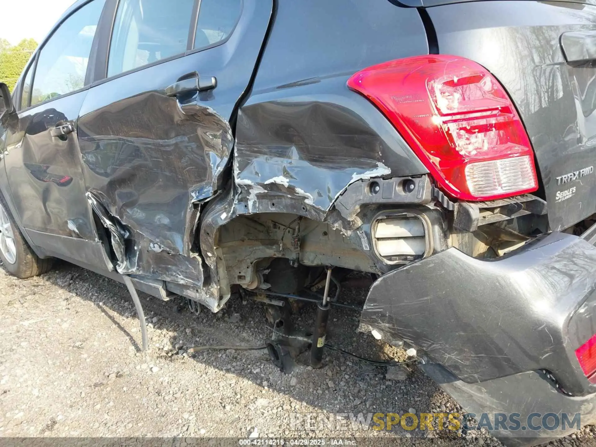 18 Фотография поврежденного автомобиля 3GNCJNSB2KL282967 CHEVROLET TRAX 2019