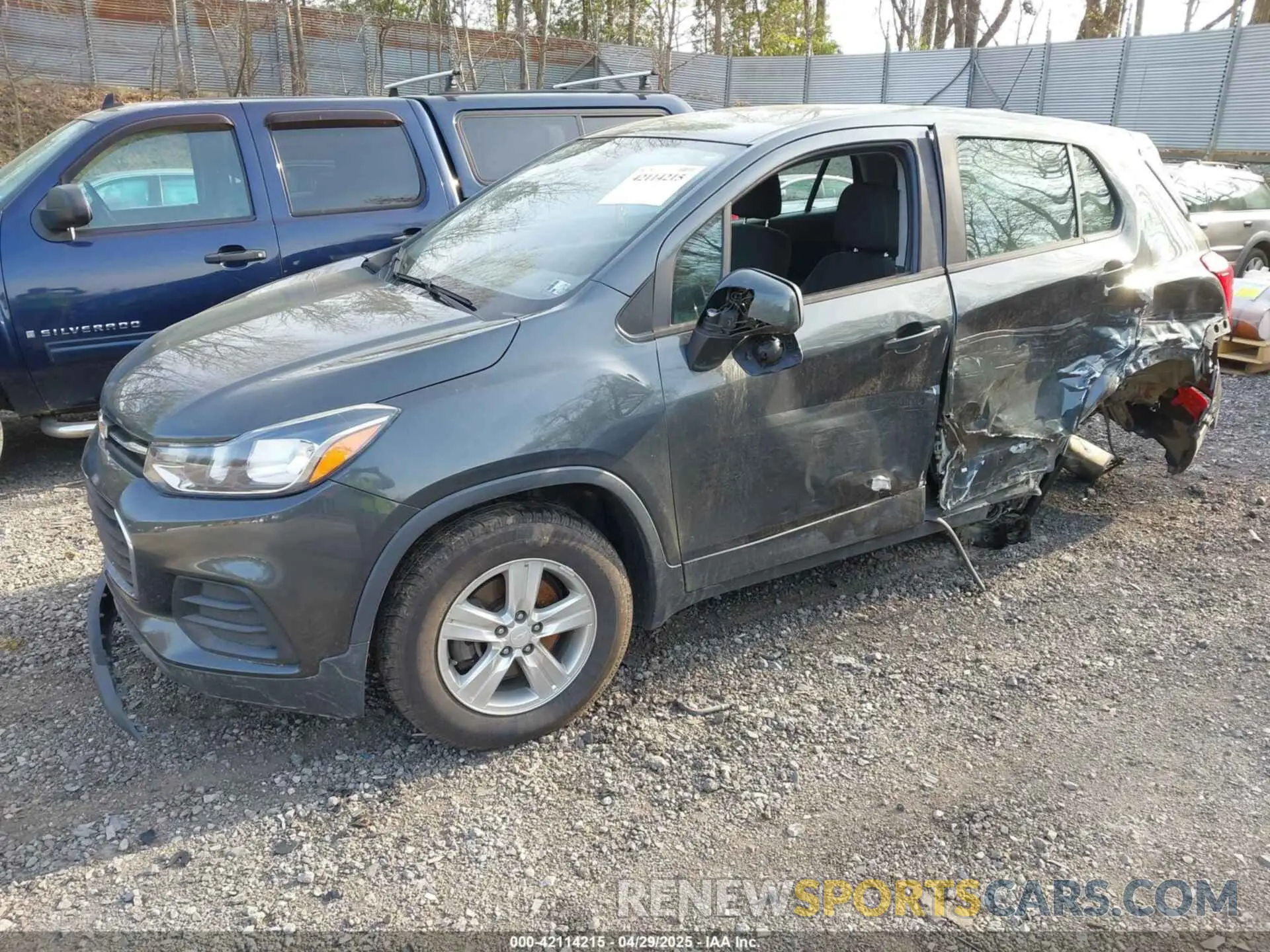 2 Фотография поврежденного автомобиля 3GNCJNSB2KL282967 CHEVROLET TRAX 2019