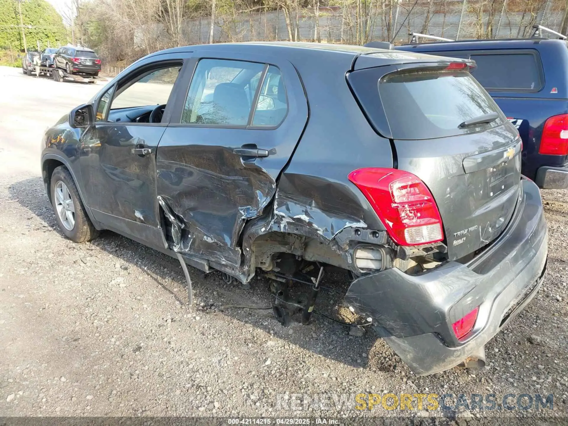 3 Фотография поврежденного автомобиля 3GNCJNSB2KL282967 CHEVROLET TRAX 2019