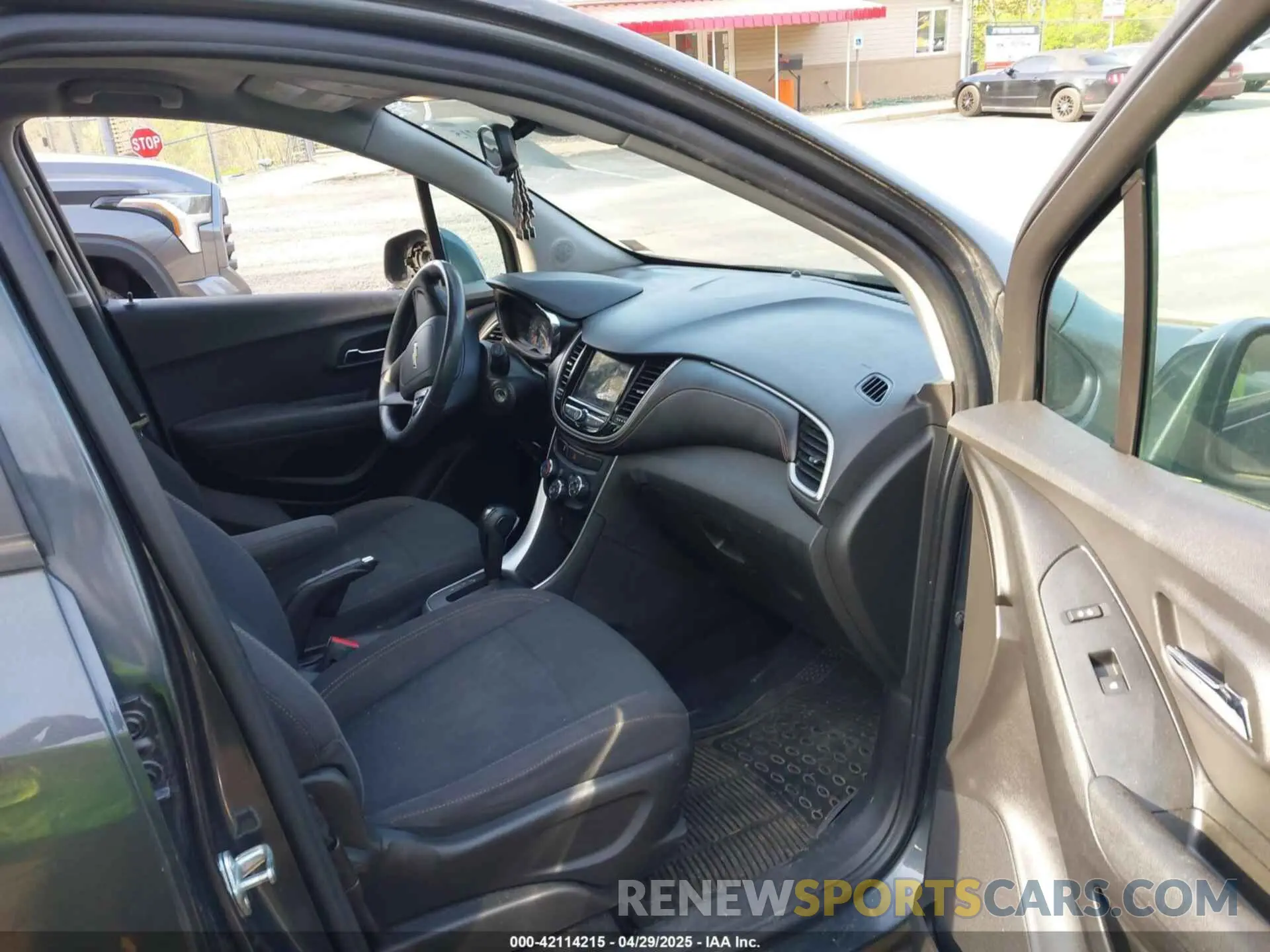 5 Фотография поврежденного автомобиля 3GNCJNSB2KL282967 CHEVROLET TRAX 2019