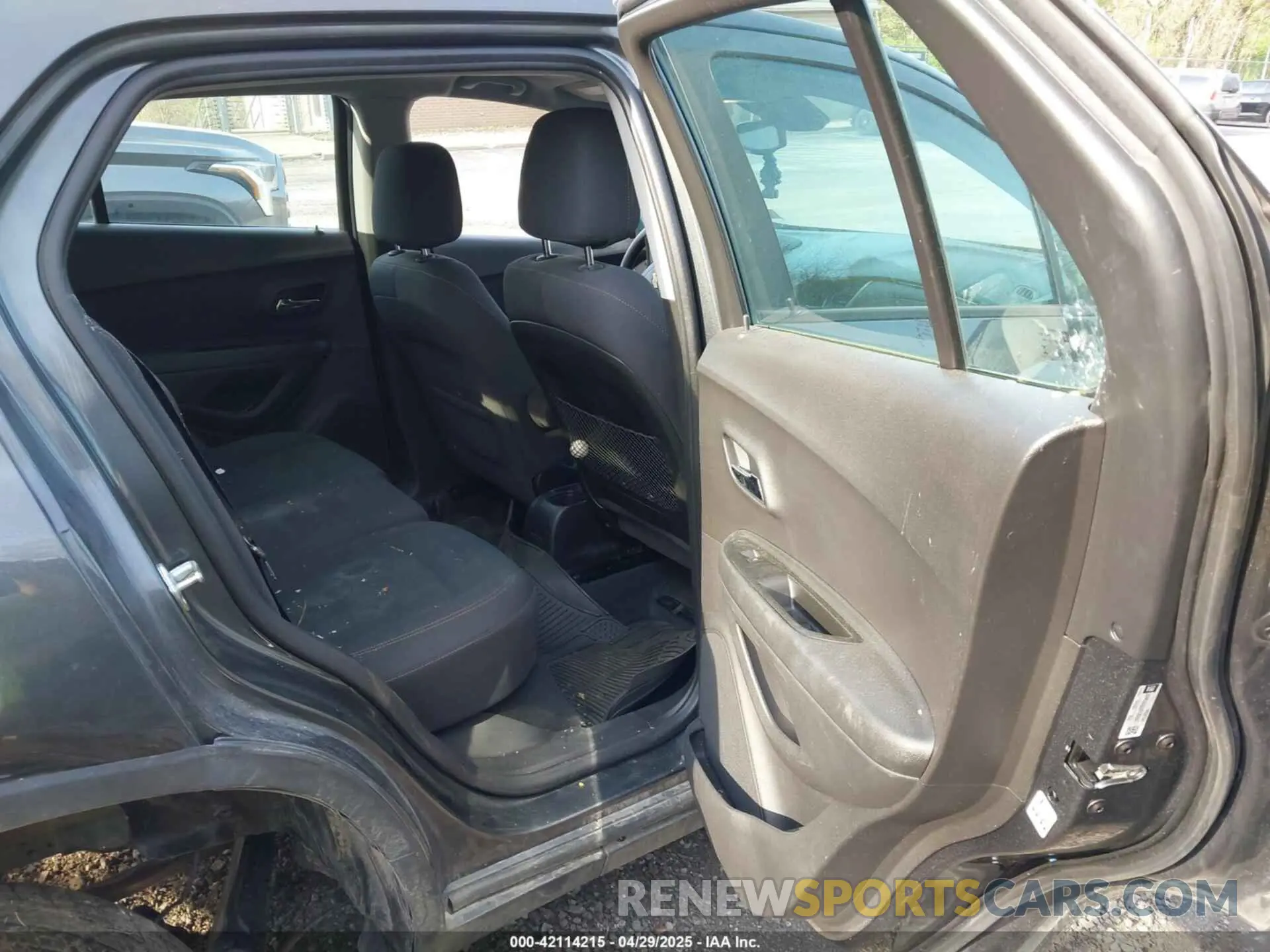 8 Фотография поврежденного автомобиля 3GNCJNSB2KL282967 CHEVROLET TRAX 2019
