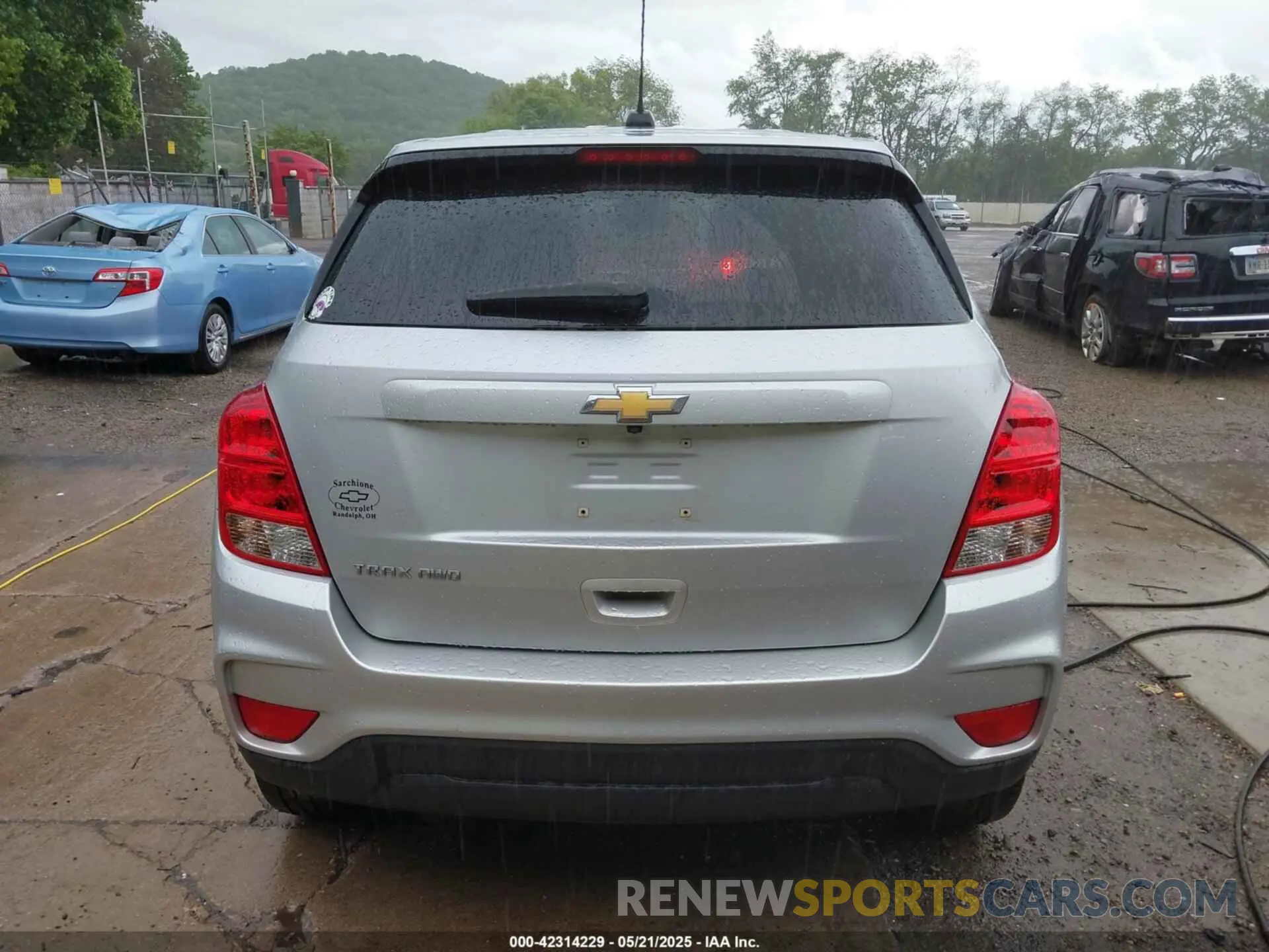 17 Photograph of a damaged car 3GNCJNSB5KL250613 CHEVROLET TRAX 2019