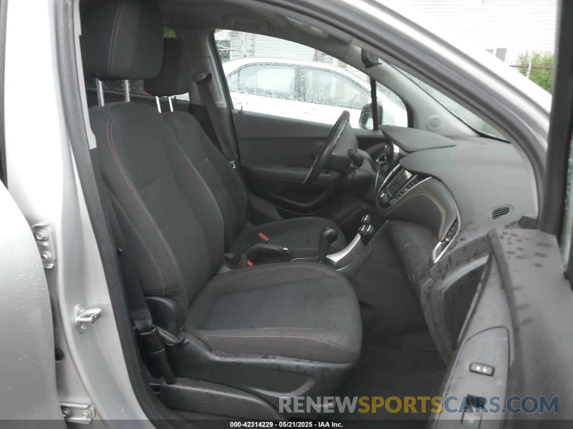 5 Photograph of a damaged car 3GNCJNSB5KL250613 CHEVROLET TRAX 2019