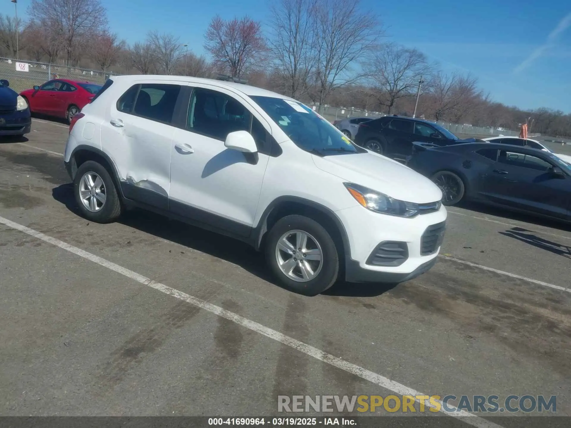 1 Photograph of a damaged car 3GNCJNSB5KL275804 CHEVROLET TRAX 2019