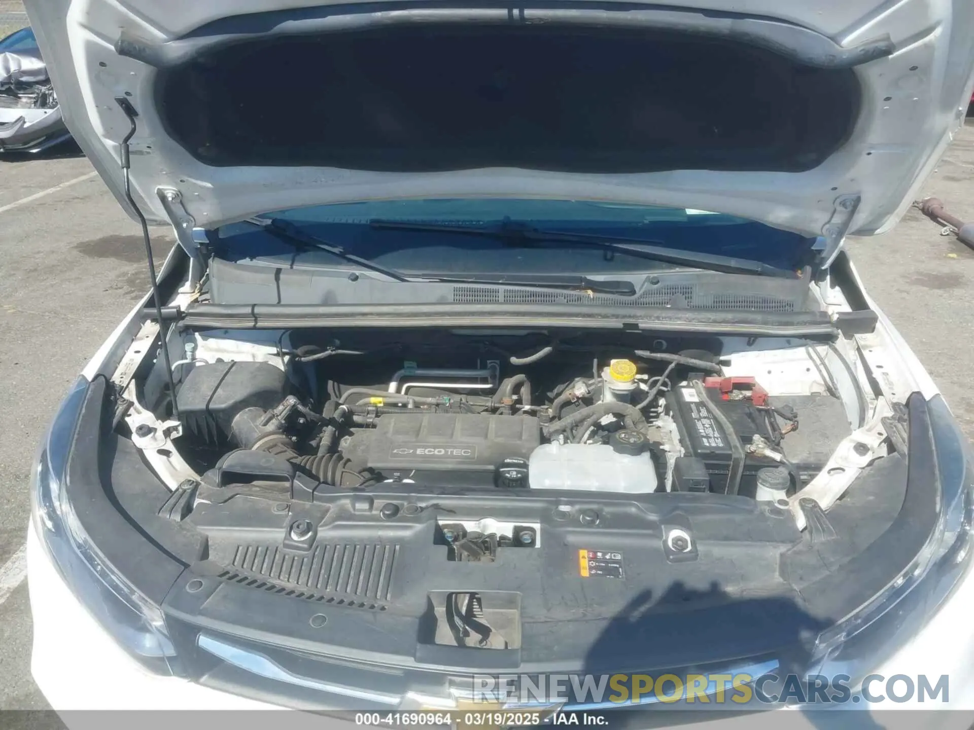 10 Photograph of a damaged car 3GNCJNSB5KL275804 CHEVROLET TRAX 2019