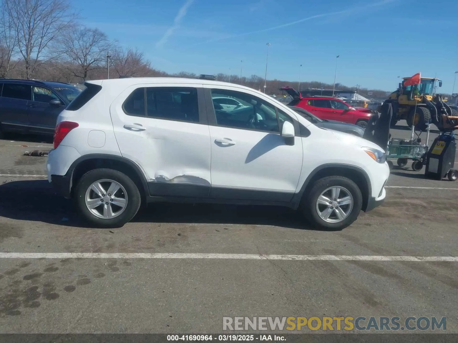 13 Photograph of a damaged car 3GNCJNSB5KL275804 CHEVROLET TRAX 2019