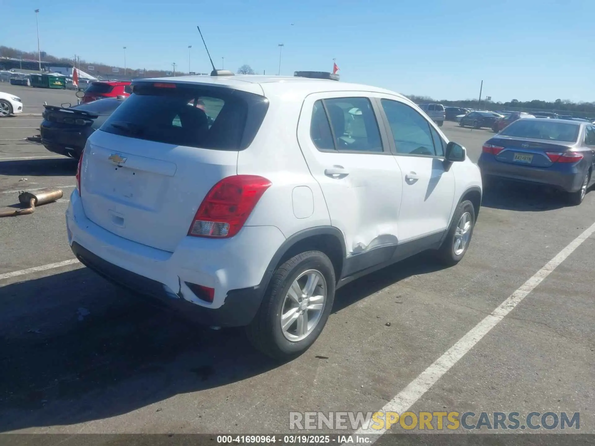 4 Photograph of a damaged car 3GNCJNSB5KL275804 CHEVROLET TRAX 2019