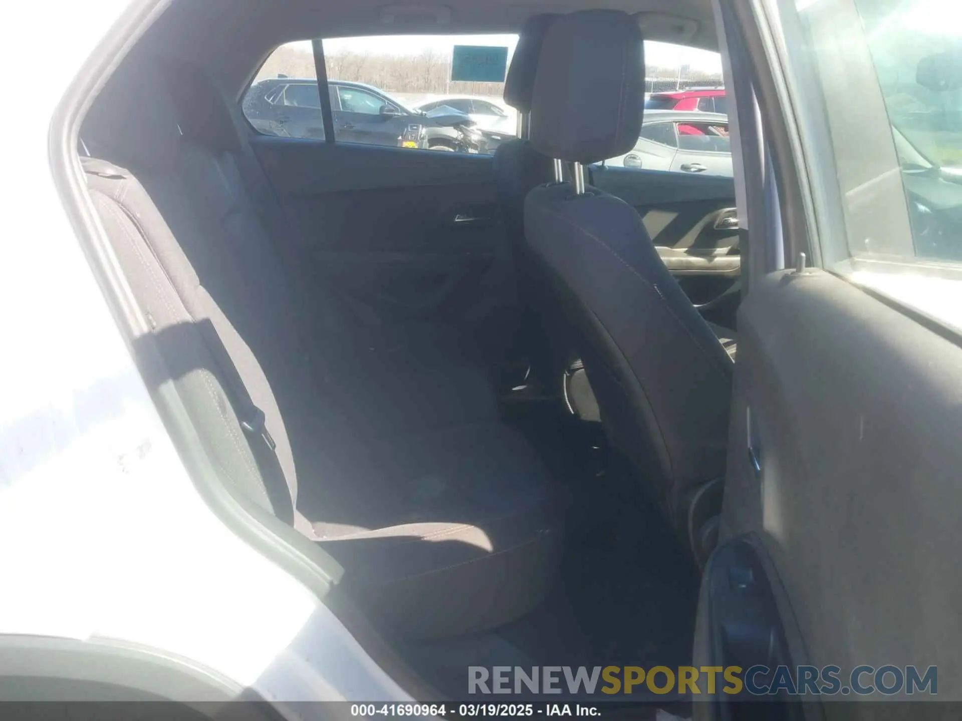 8 Photograph of a damaged car 3GNCJNSB5KL275804 CHEVROLET TRAX 2019
