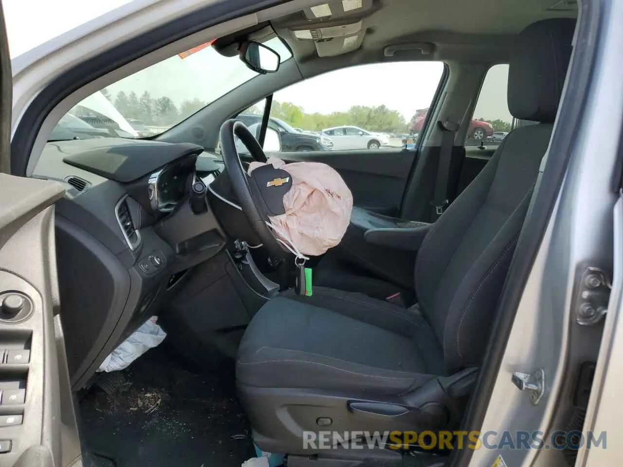 7 Photograph of a damaged car 3GNCJNSB5KL401899 CHEVROLET TRAX 2019