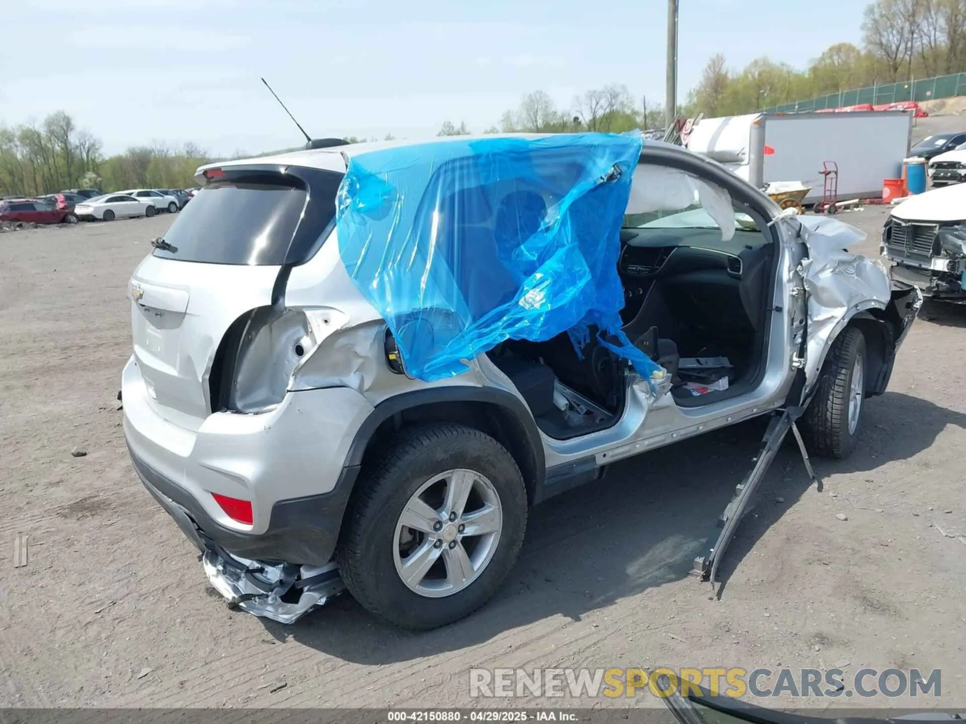 4 Фотография поврежденного автомобиля 3GNCJNSB5KL403992 CHEVROLET TRAX 2019