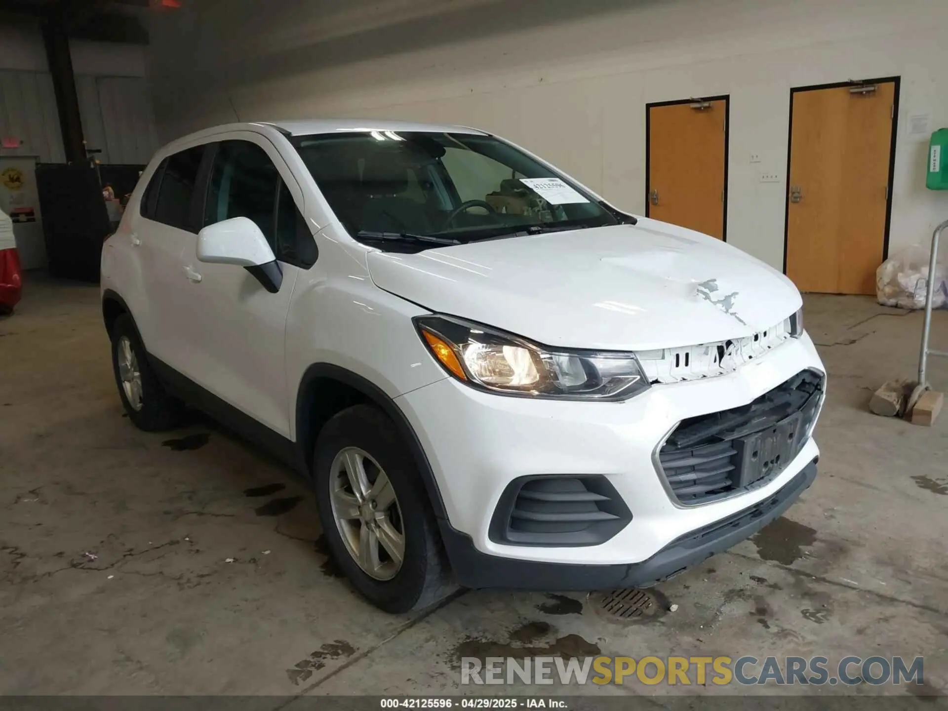 1 Photograph of a damaged car 3GNCJNSB6KL233755 CHEVROLET TRAX 2019