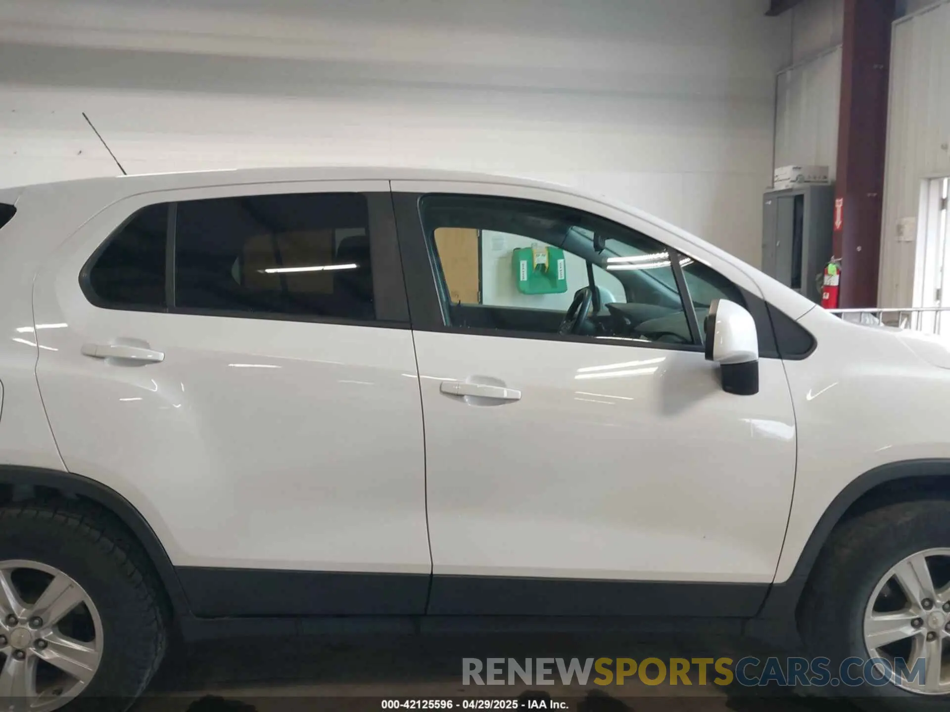13 Photograph of a damaged car 3GNCJNSB6KL233755 CHEVROLET TRAX 2019
