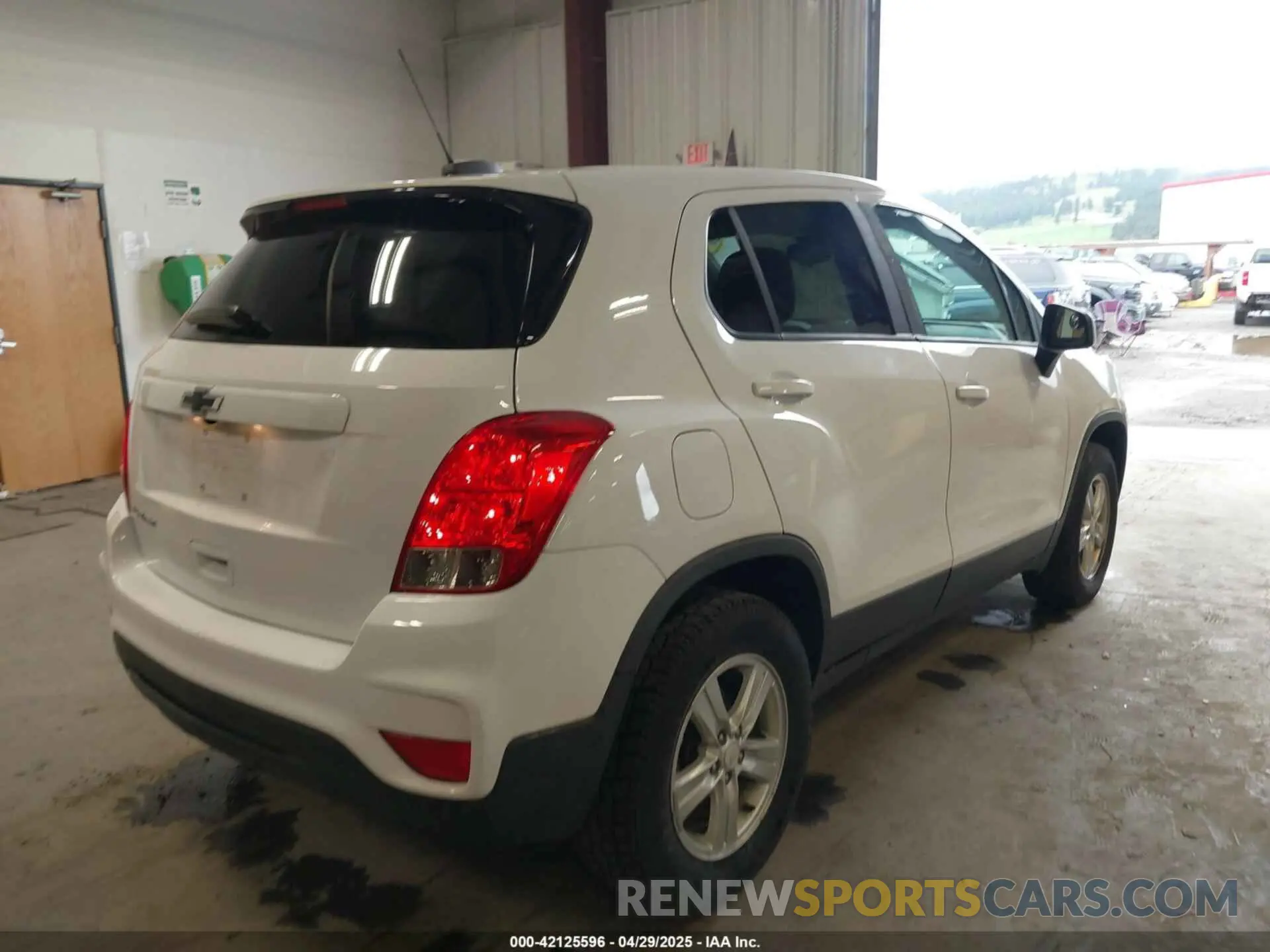 4 Photograph of a damaged car 3GNCJNSB6KL233755 CHEVROLET TRAX 2019