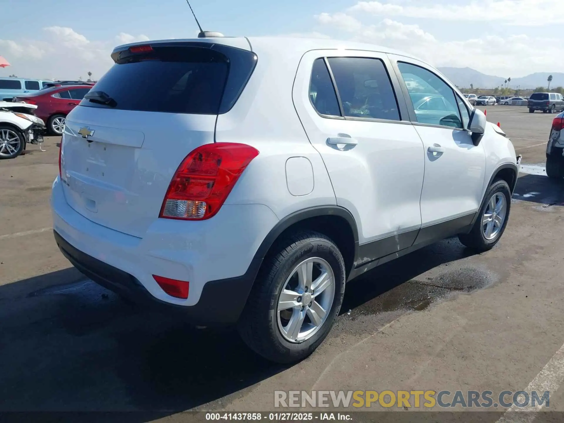 4 Photograph of a damaged car 3GNCJNSB9KL357213 CHEVROLET TRAX 2019