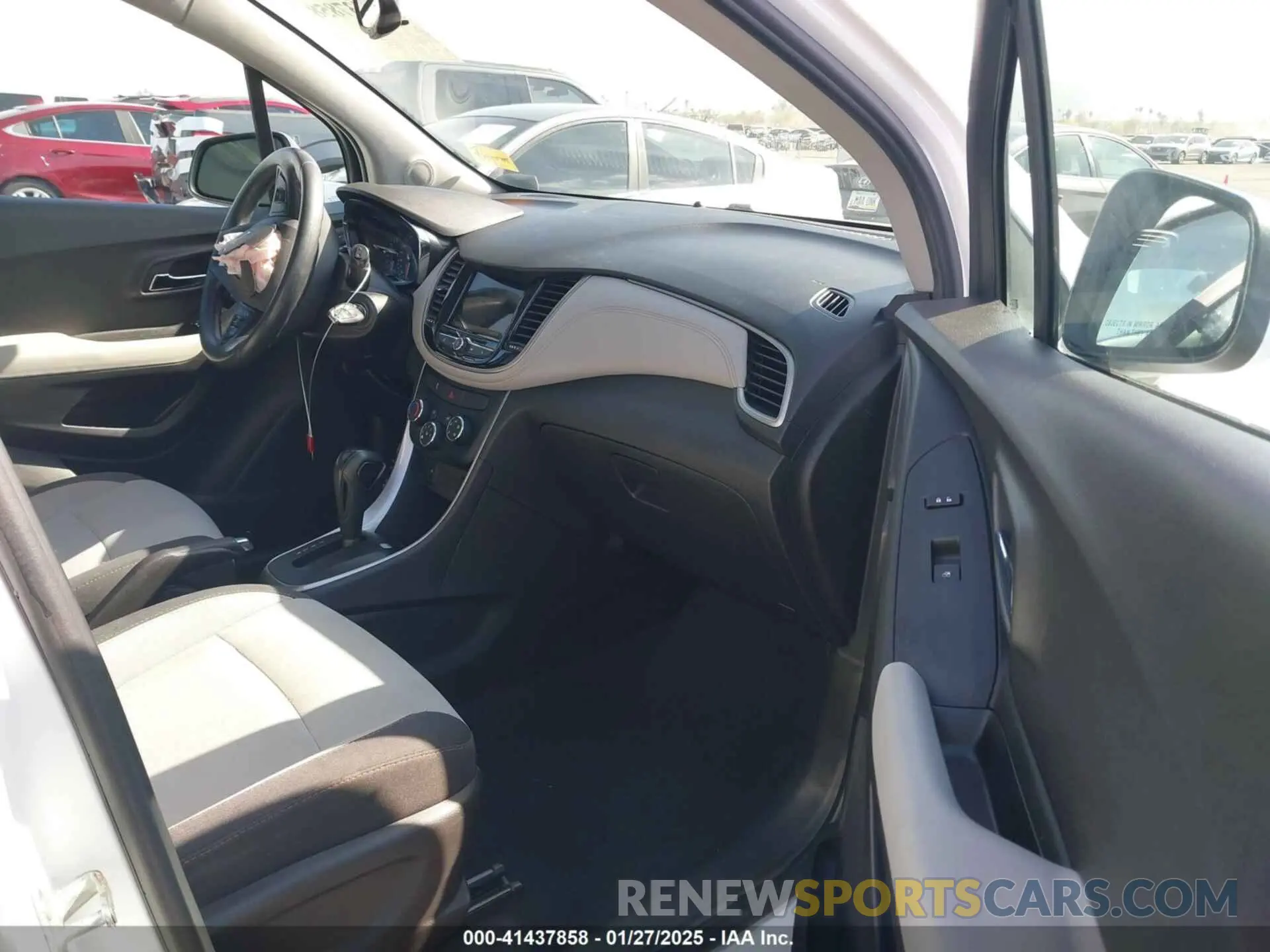5 Photograph of a damaged car 3GNCJNSB9KL357213 CHEVROLET TRAX 2019