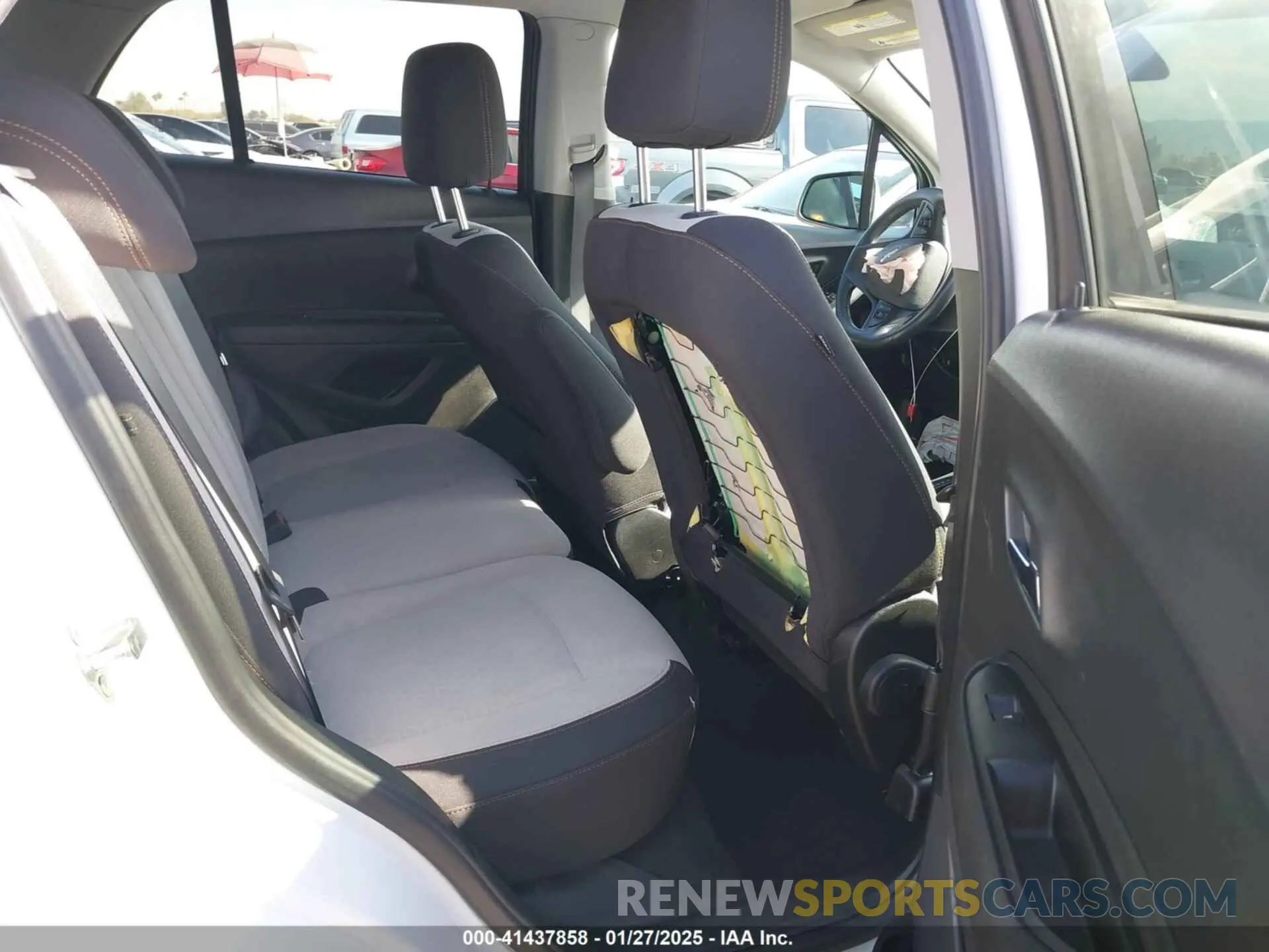 8 Photograph of a damaged car 3GNCJNSB9KL357213 CHEVROLET TRAX 2019