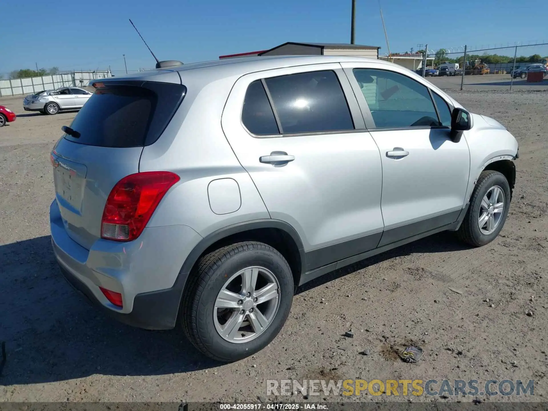 4 Фотография поврежденного автомобиля 3GNCJNSBXKL405219 CHEVROLET TRAX 2019