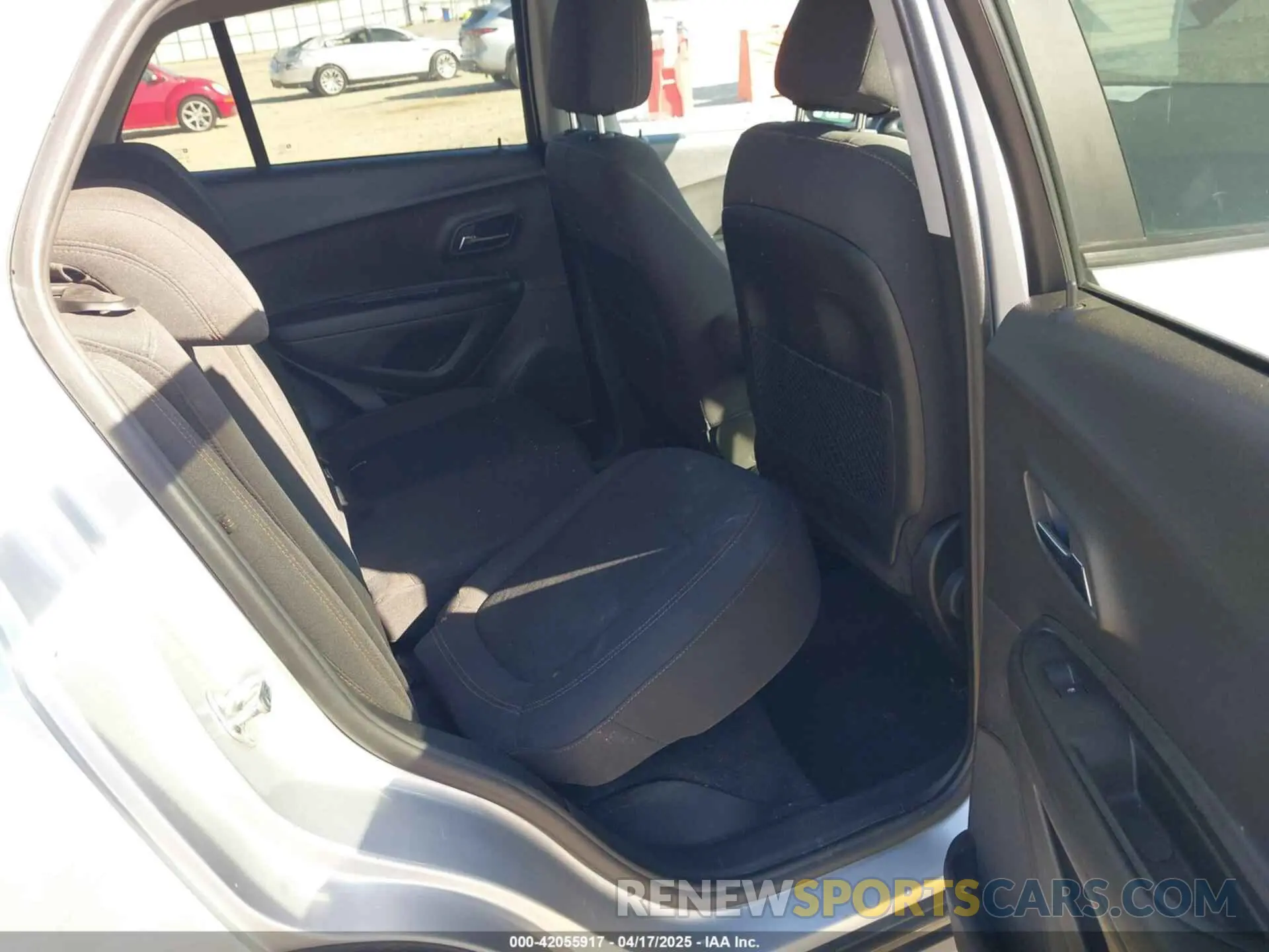 8 Фотография поврежденного автомобиля 3GNCJNSBXKL405219 CHEVROLET TRAX 2019