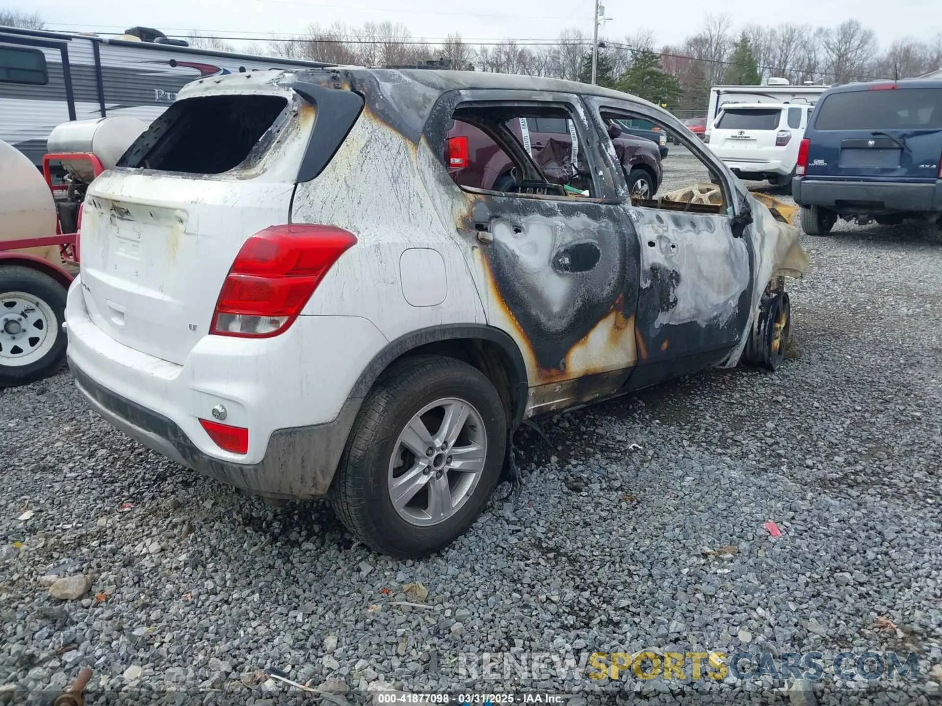 4 Photograph of a damaged car 3GNCJPSB1KL219211 CHEVROLET TRAX 2019