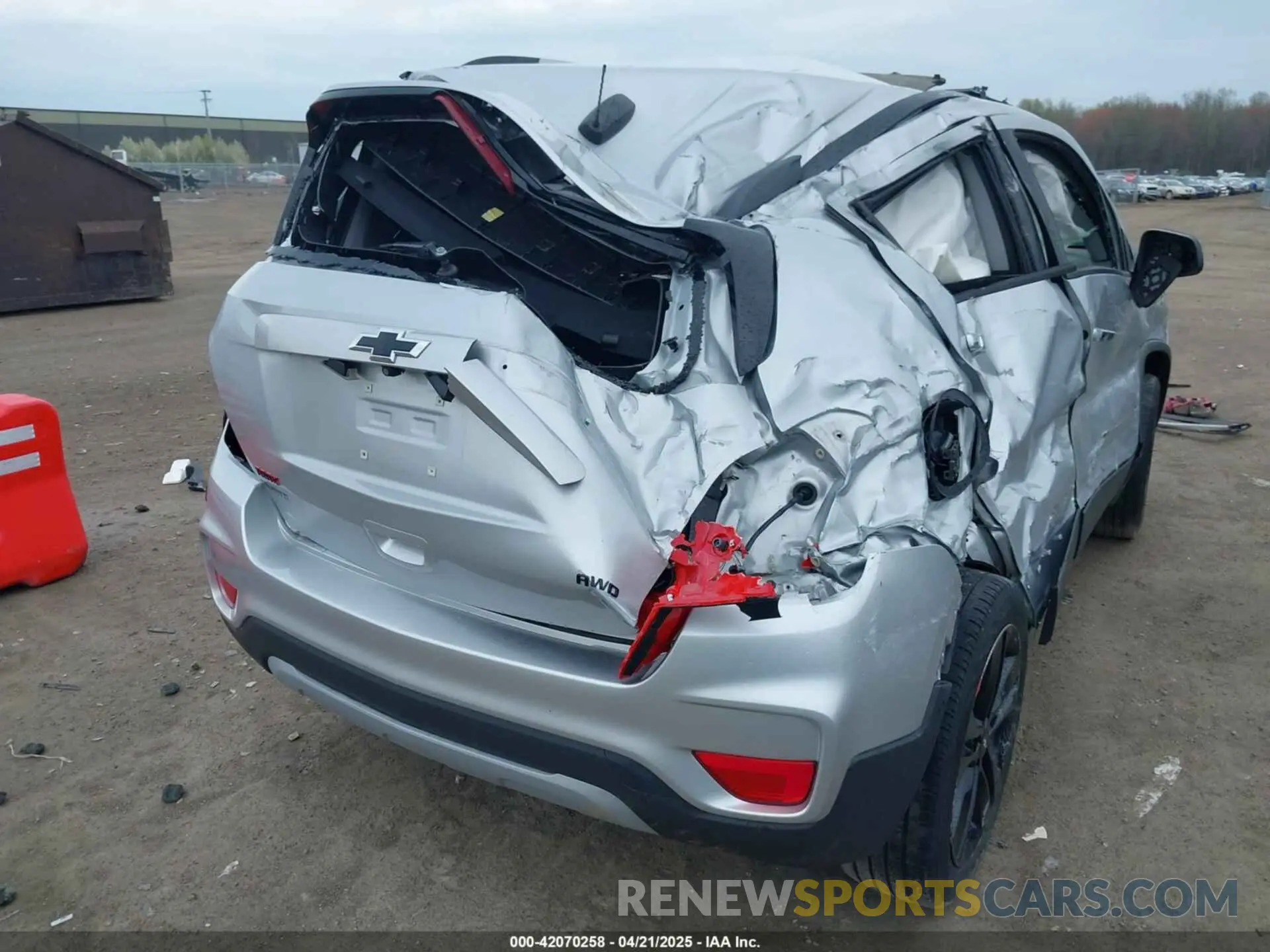 4 Фотография поврежденного автомобиля 3GNCJPSB1KL341857 CHEVROLET TRAX 2019