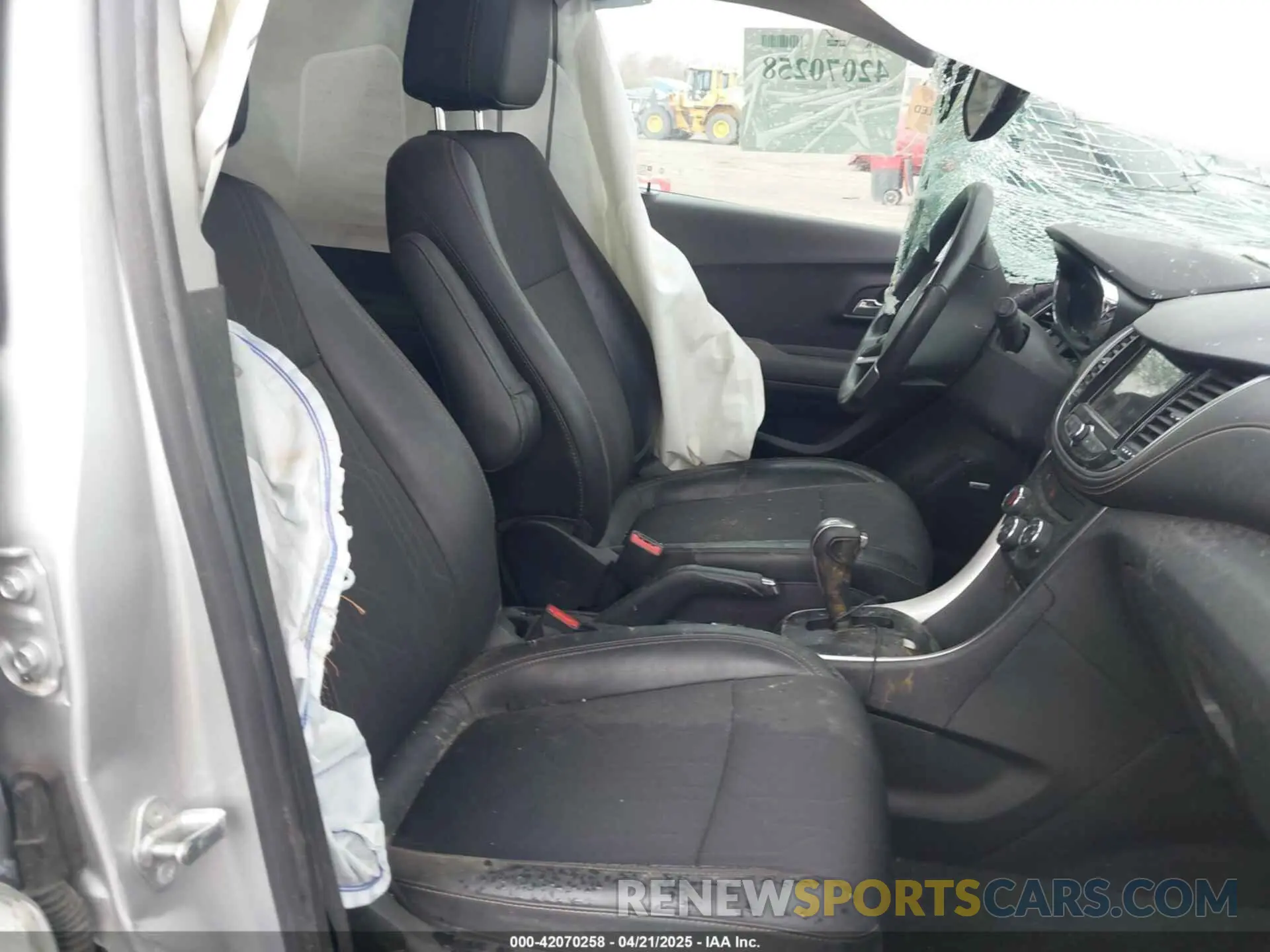 5 Фотография поврежденного автомобиля 3GNCJPSB1KL341857 CHEVROLET TRAX 2019