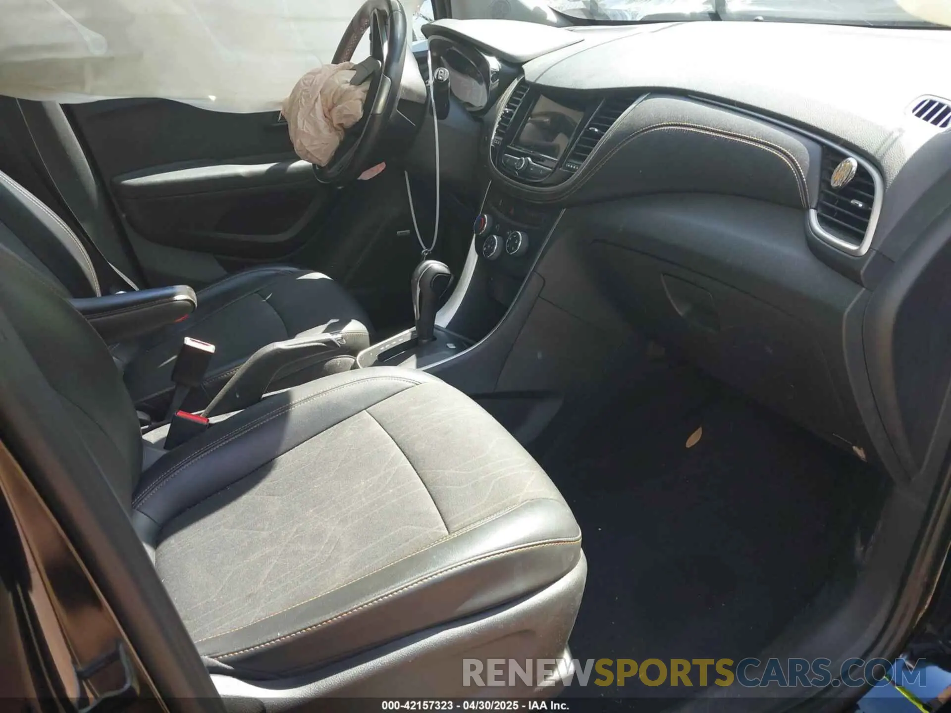 5 Photograph of a damaged car 3GNCJPSB2KL255439 CHEVROLET TRAX 2019