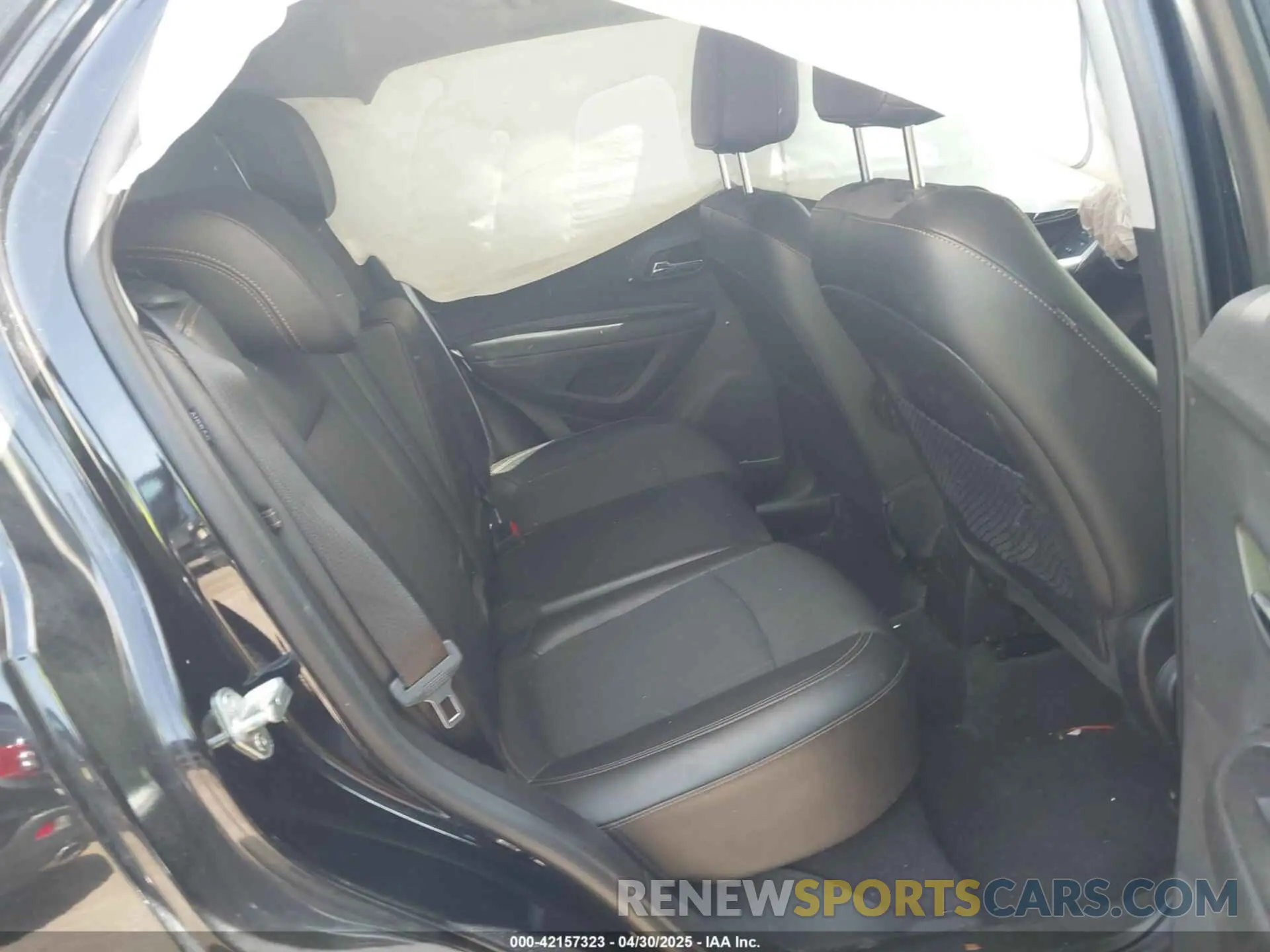 8 Photograph of a damaged car 3GNCJPSB2KL255439 CHEVROLET TRAX 2019