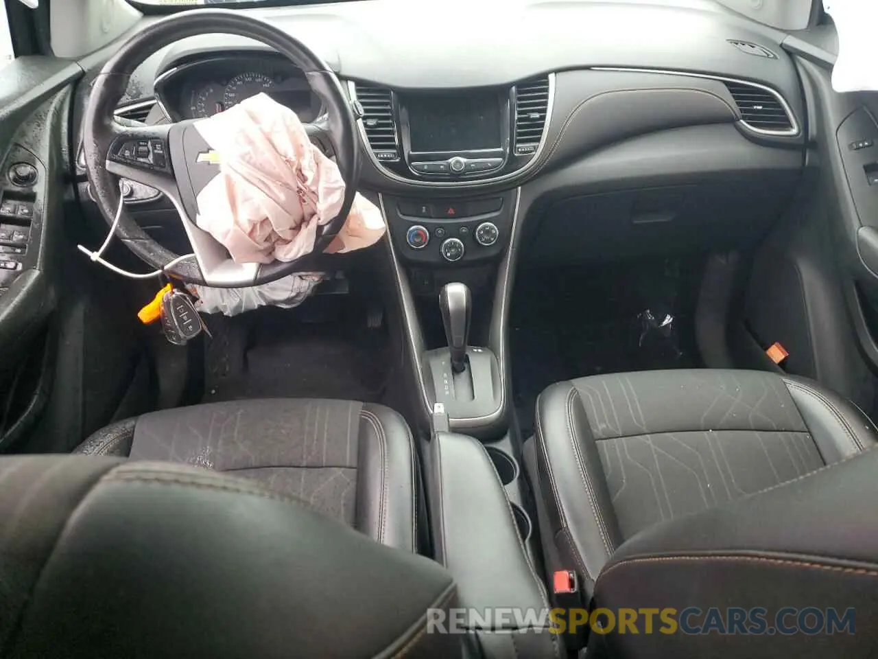 8 Photograph of a damaged car 3GNCJPSB3KL246216 CHEVROLET TRAX 2019