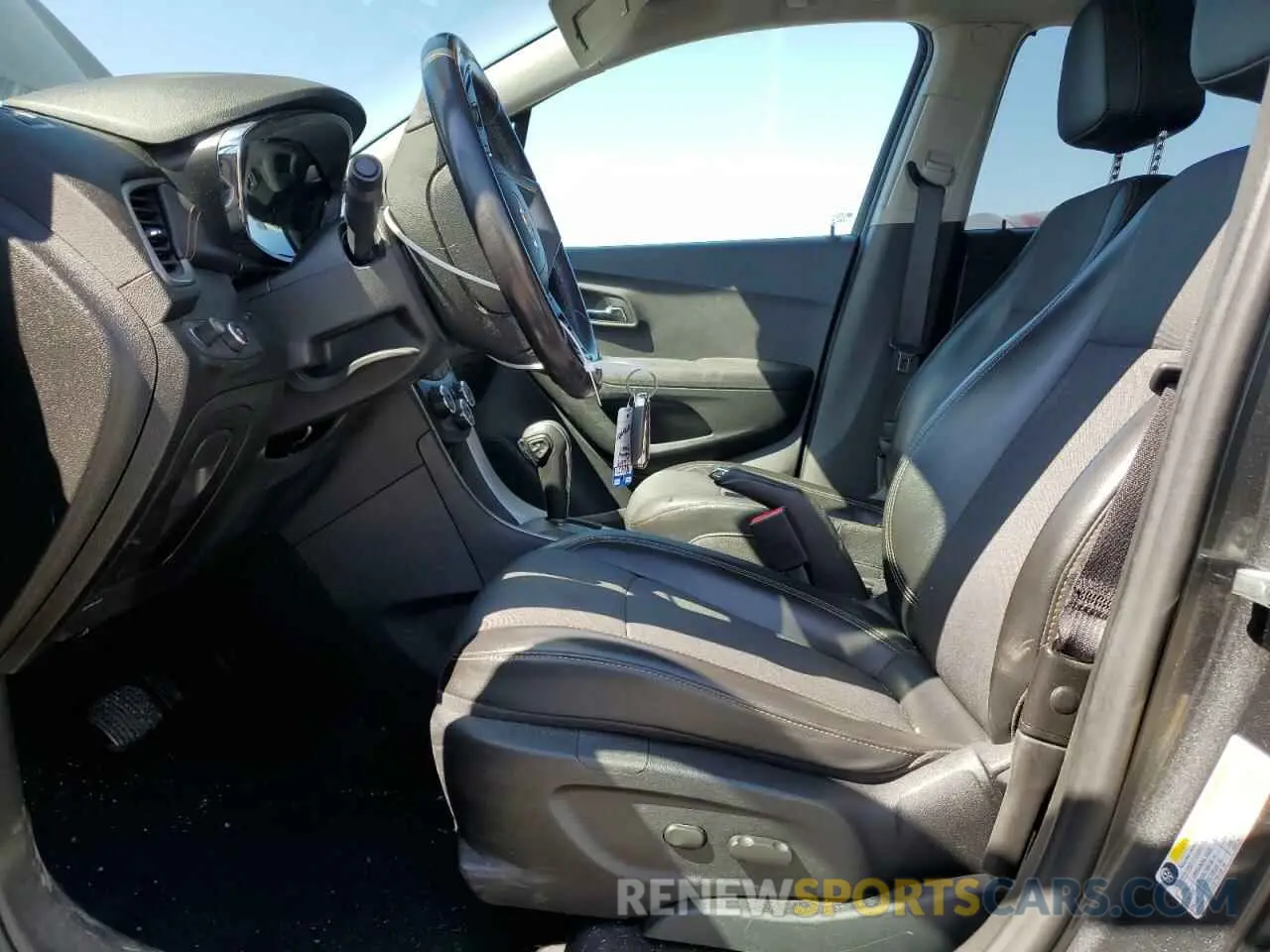 7 Photograph of a damaged car 3GNCJPSB4KL218134 CHEVROLET TRAX 2019