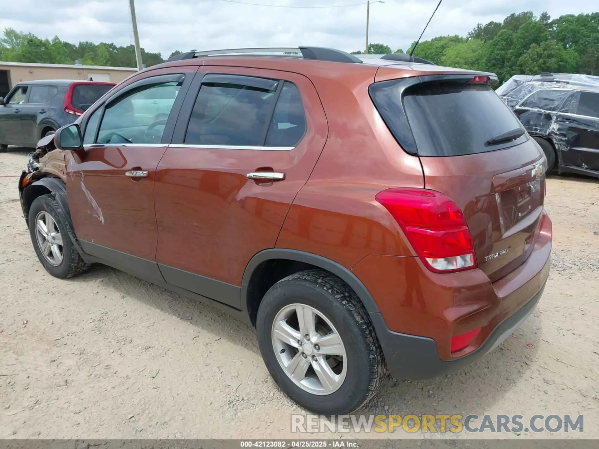 3 Фотография поврежденного автомобиля 3GNCJPSB4KL236360 CHEVROLET TRAX 2019