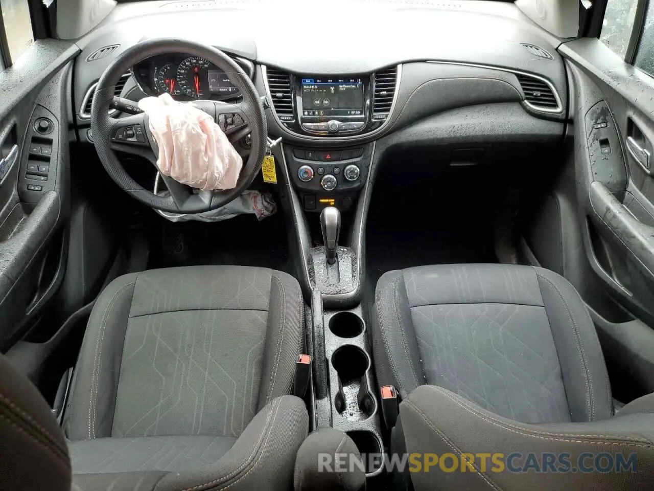 8 Photograph of a damaged car 3GNCJPSB4KL404224 CHEVROLET TRAX 2019