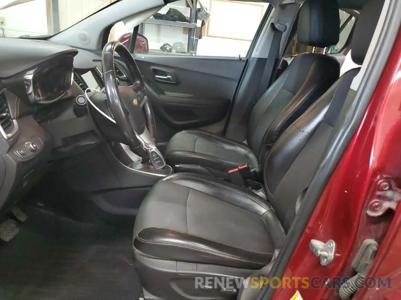 7 Photograph of a damaged car 3GNCJPSB5KL172068 CHEVROLET TRAX 2019