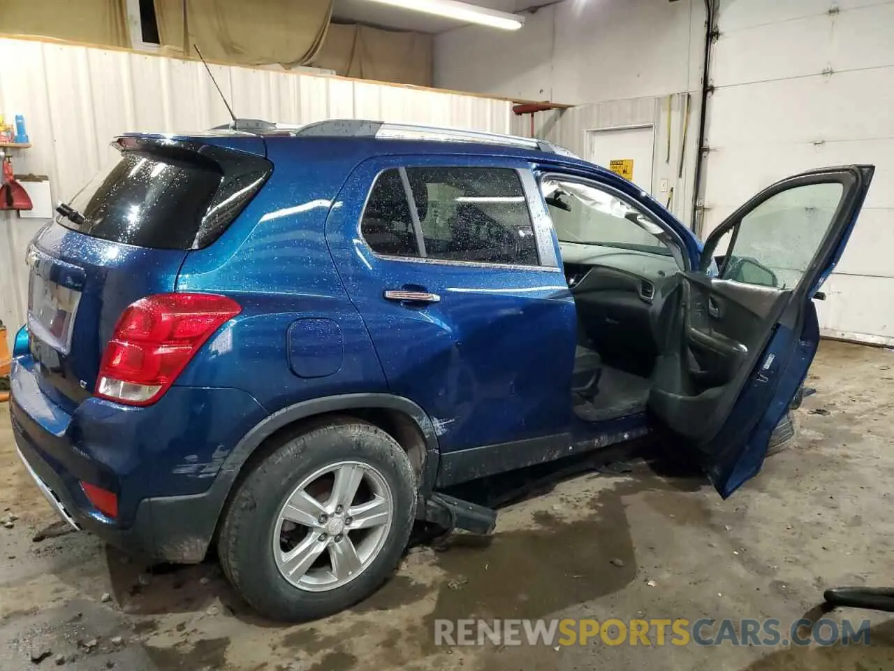 3 Photograph of a damaged car 3GNCJPSB5KL251143 CHEVROLET TRAX 2019