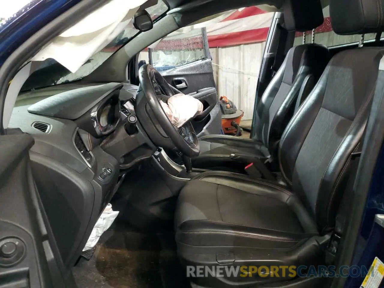 7 Photograph of a damaged car 3GNCJPSB5KL251143 CHEVROLET TRAX 2019