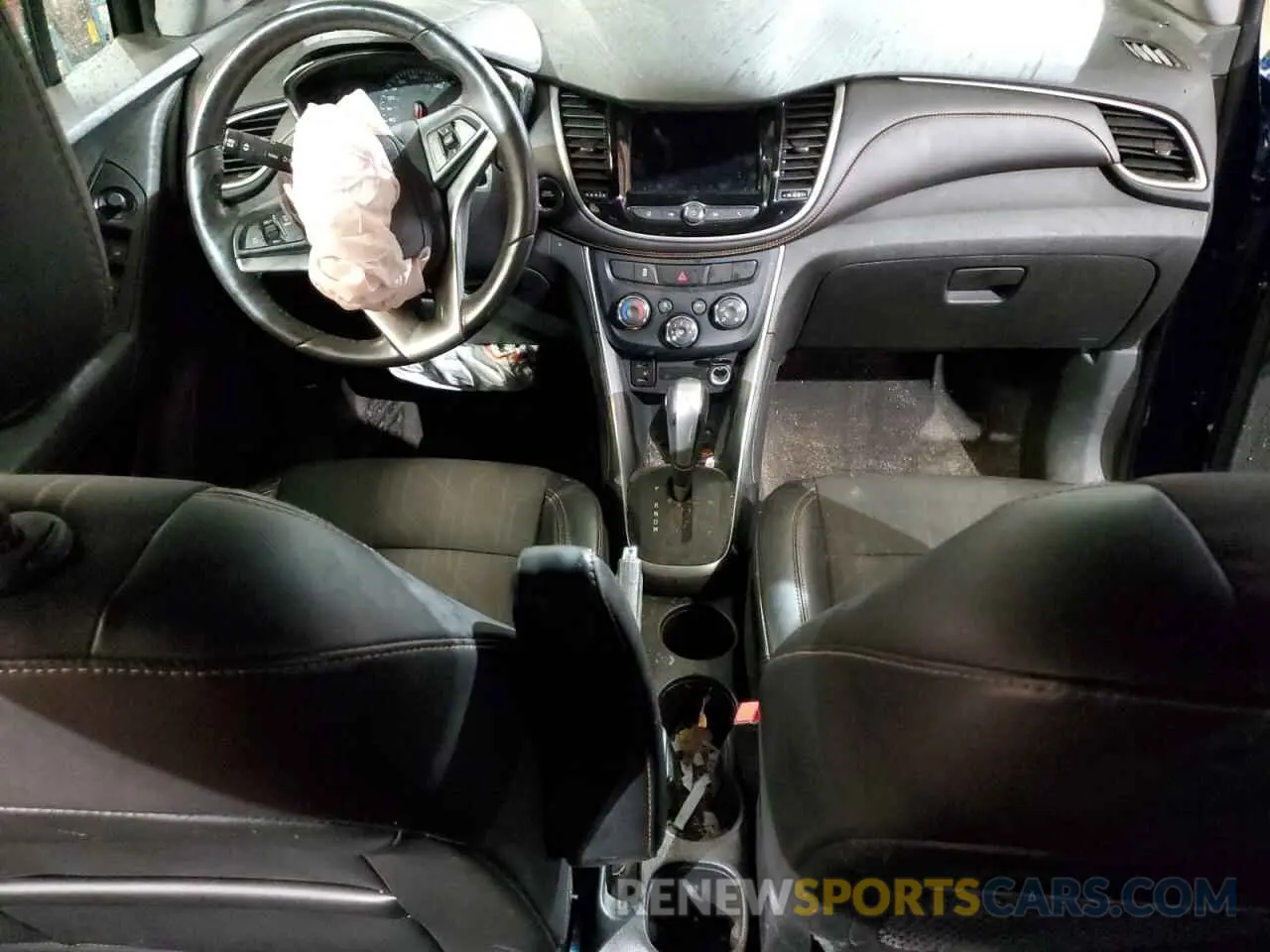 8 Photograph of a damaged car 3GNCJPSB5KL251143 CHEVROLET TRAX 2019