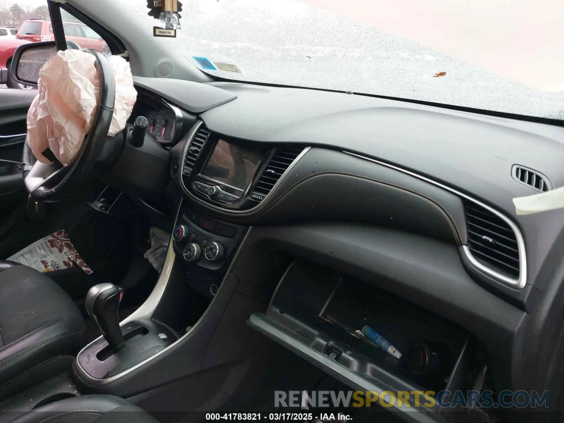 5 Photograph of a damaged car 3GNCJPSB6KL337318 CHEVROLET TRAX 2019