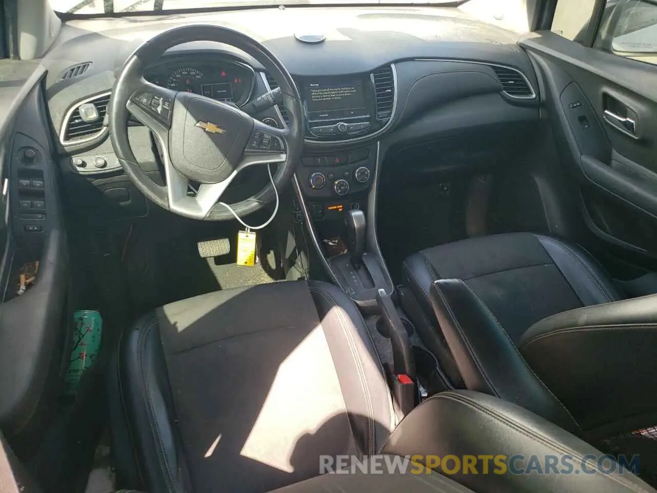 8 Photograph of a damaged car 3GNCJPSB8KL266753 CHEVROLET TRAX 2019