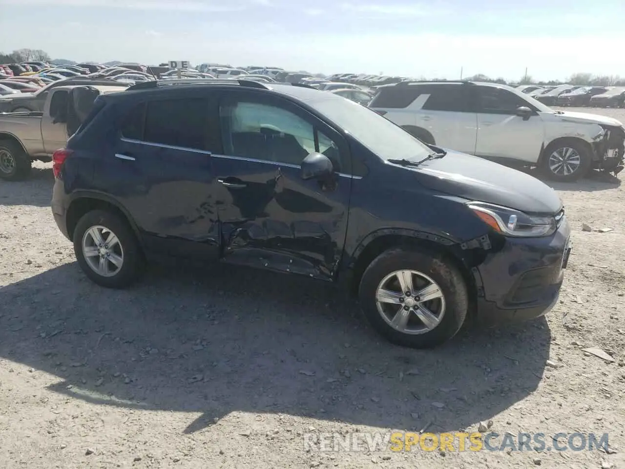 4 Photograph of a damaged car 3GNCJPSB8KL275369 CHEVROLET TRAX 2019