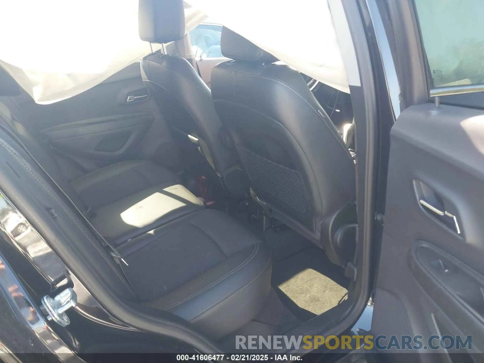 8 Фотография поврежденного автомобиля 3GNCJPSB9KL342271 CHEVROLET TRAX 2019
