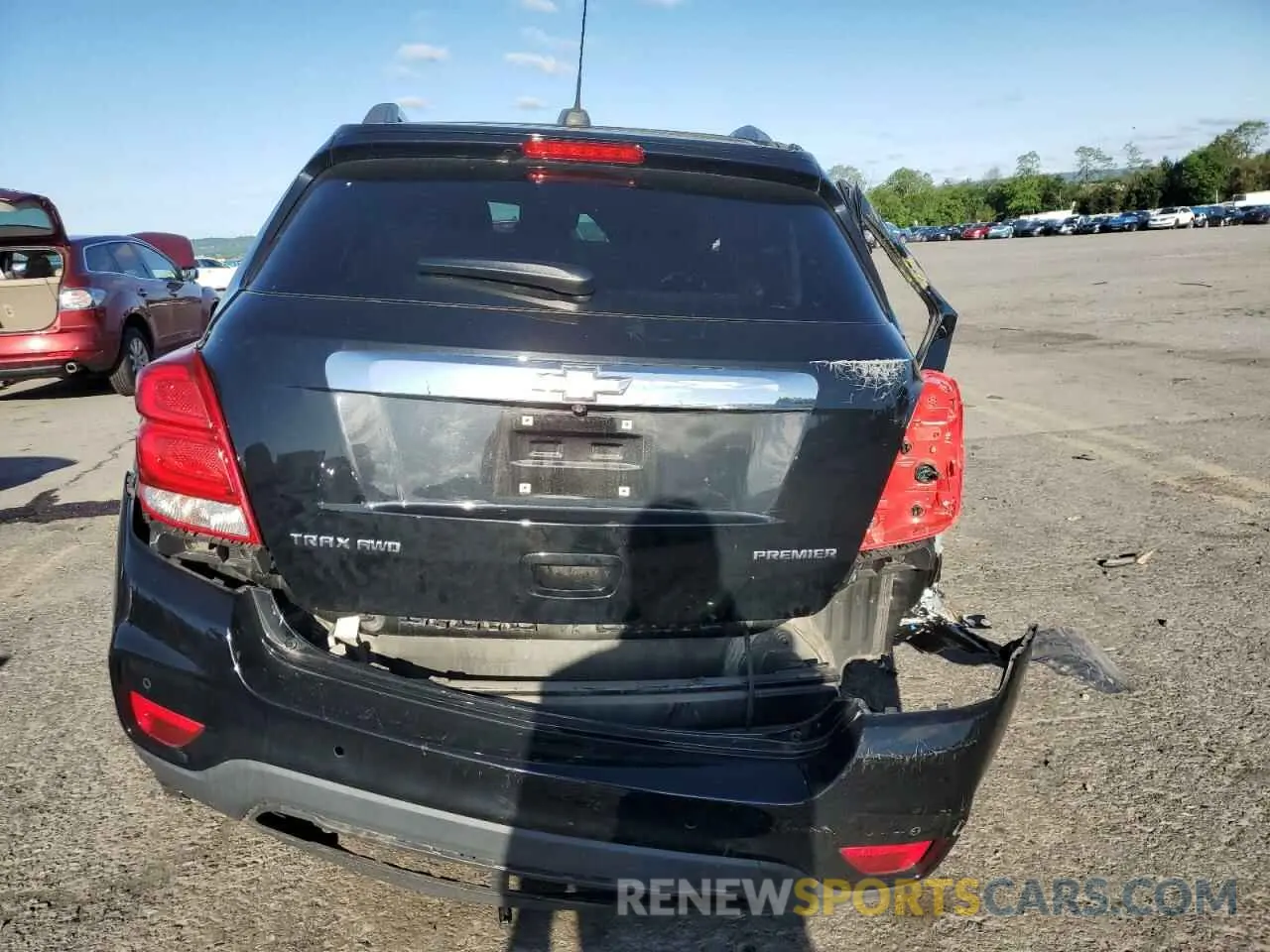 6 Photograph of a damaged car 3GNCJRSB1KL255072 CHEVROLET TRAX 2019