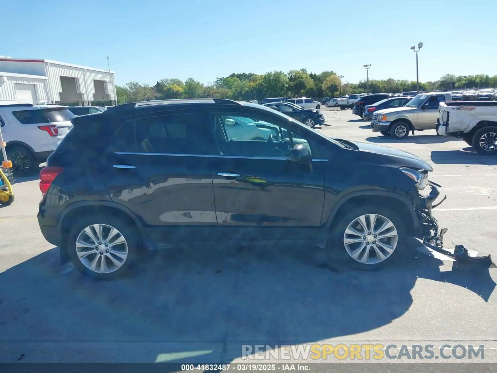 13 Photograph of a damaged car 3GNCJRSB9KL192318 CHEVROLET TRAX 2019