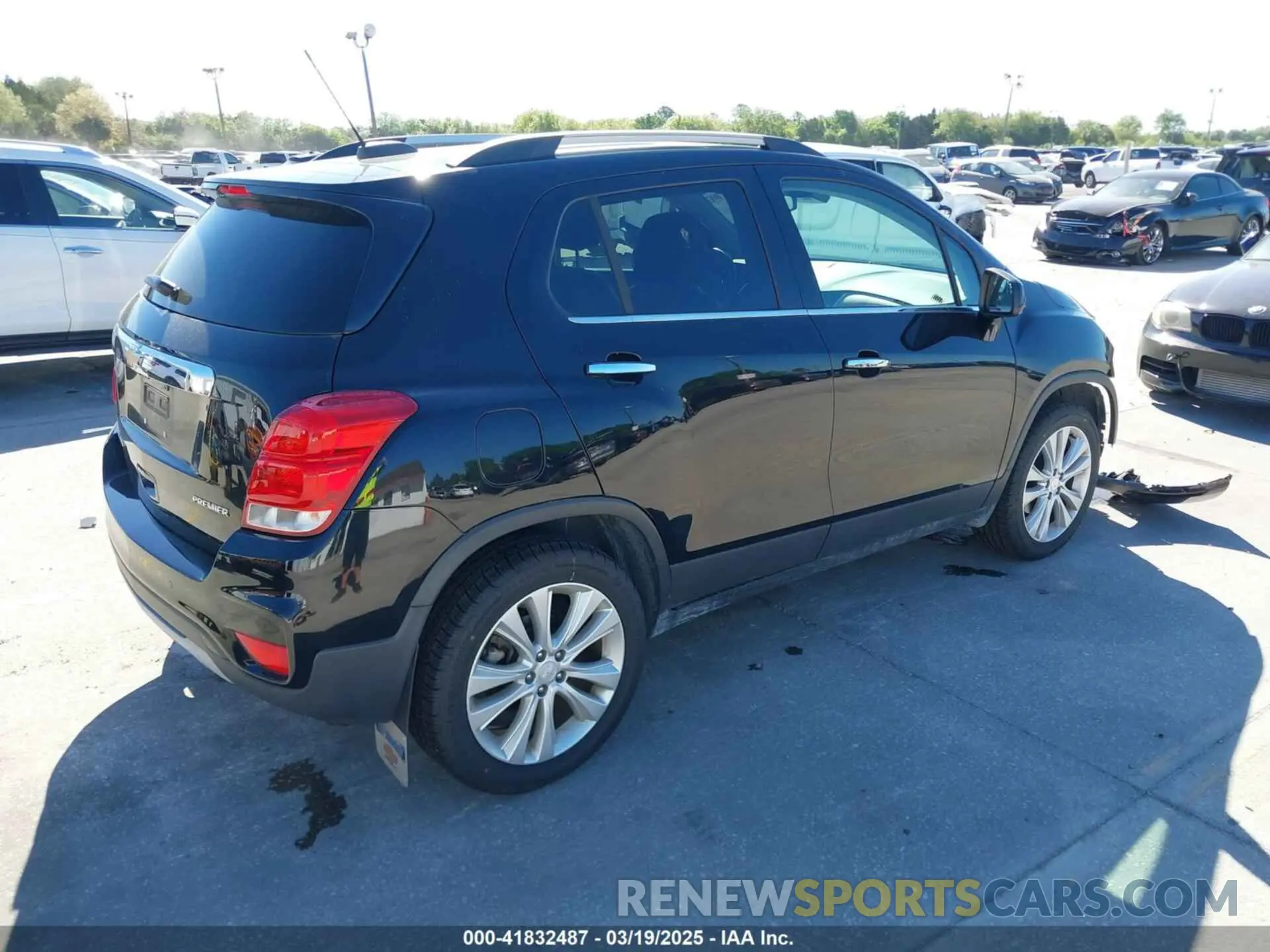 4 Photograph of a damaged car 3GNCJRSB9KL192318 CHEVROLET TRAX 2019