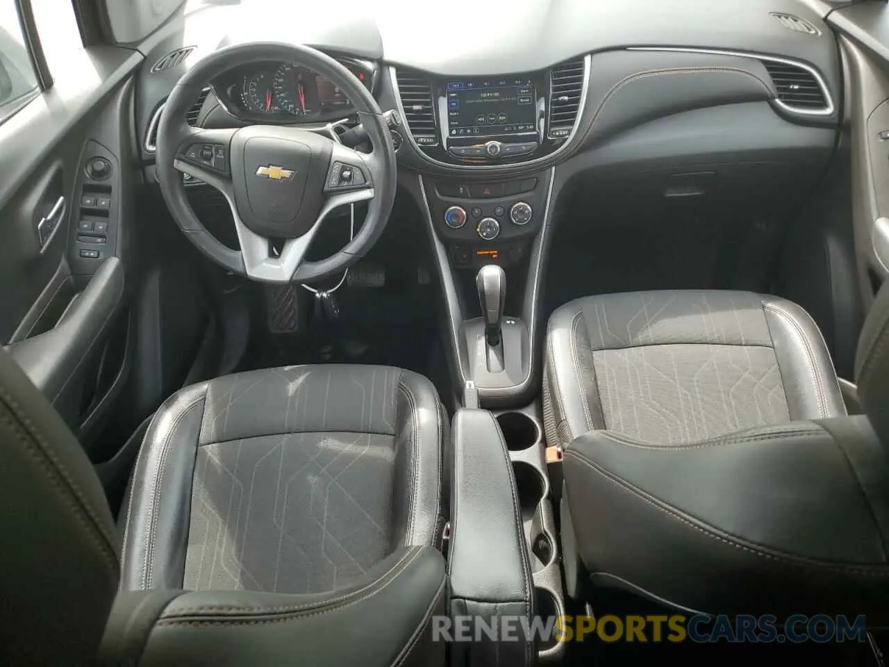 8 Фотография поврежденного автомобиля KL7CJLSB0KB719229 CHEVROLET TRAX 2019