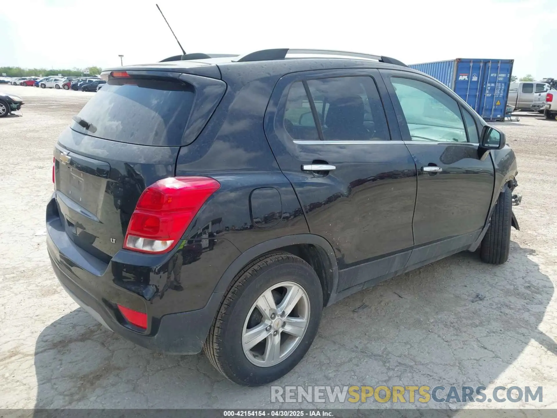 4 Photograph of a damaged car KL7CJLSB1KB817282 CHEVROLET TRAX 2019
