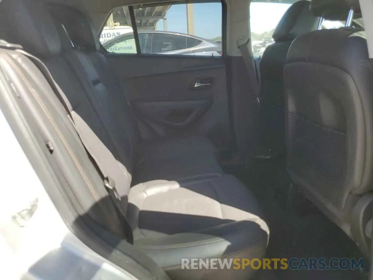 11 Фотография поврежденного автомобиля KL7CJLSB1KB870158 CHEVROLET TRAX 2019