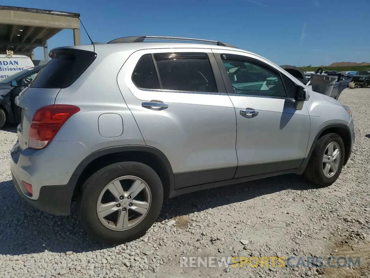 3 Фотография поврежденного автомобиля KL7CJLSB1KB870158 CHEVROLET TRAX 2019